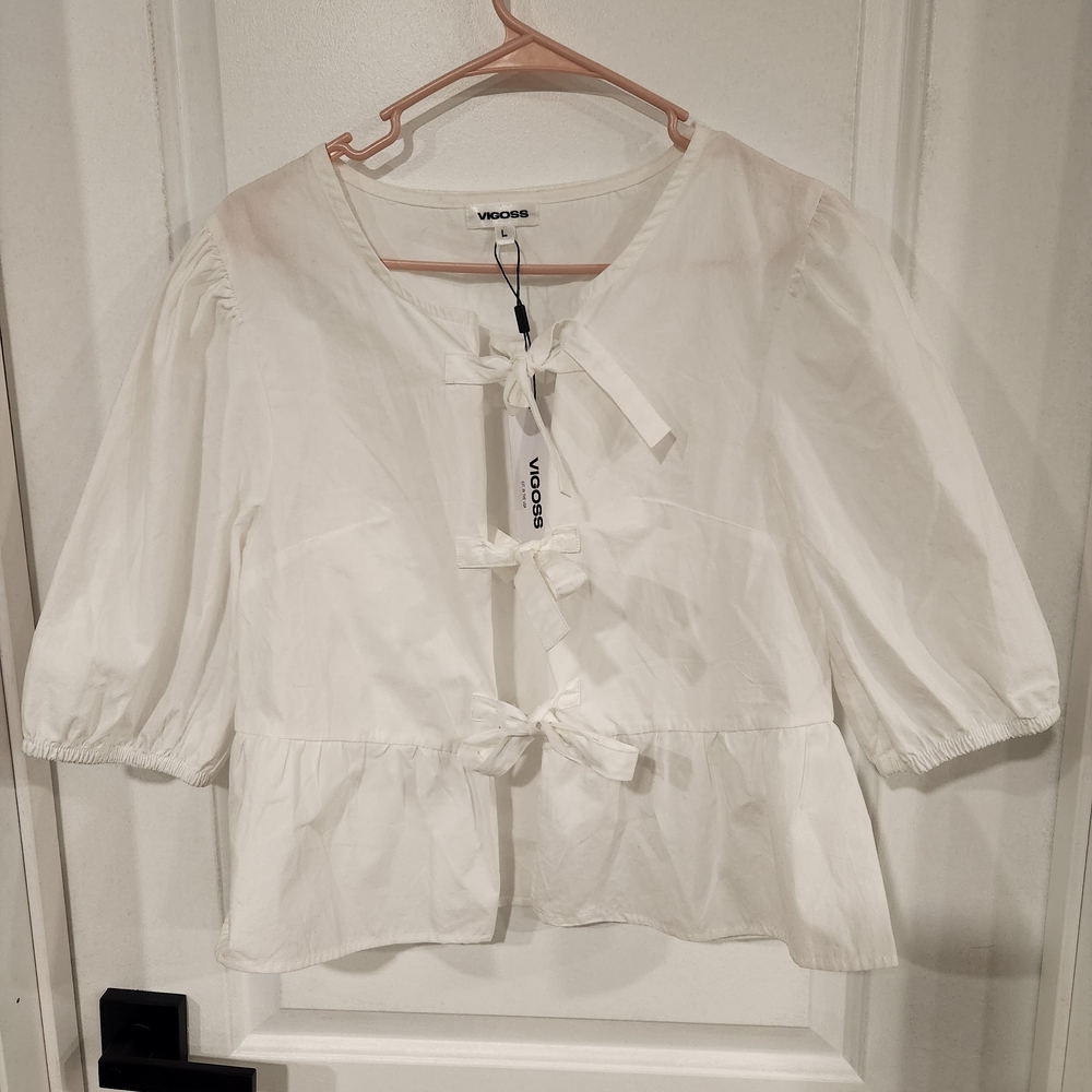 Vicoss White Bow Front Blouse - Size Large
Brand new with tags!